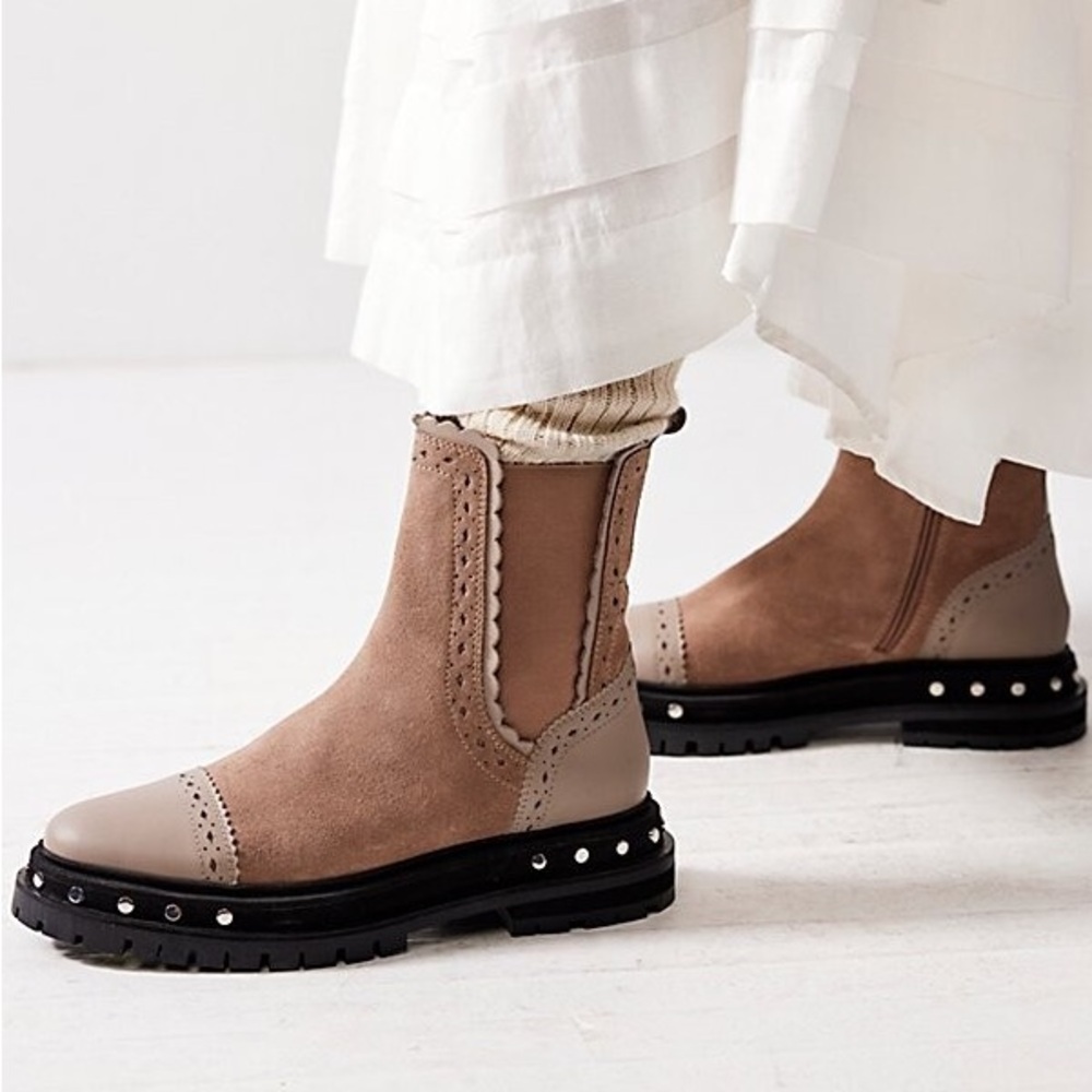 New Free People Tate Studded Chelsea Boots Oyster - Picture 1 of 8